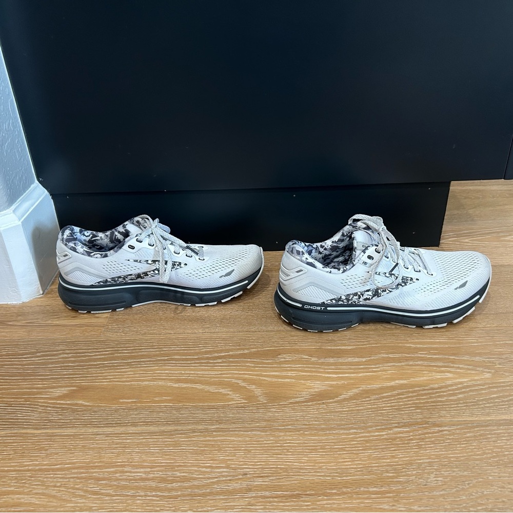 Brooks Ghost 16 women’s size 10.5